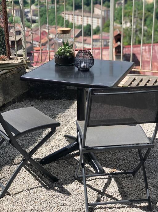 Charmant Logement & Terrasse Au Centre Historique Сен-Клод Экстерьер фото